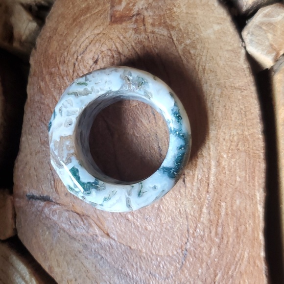 New Carved Faceted Natural Moss Agate Ring. - Picture 6 of 15